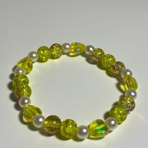 Yellow heart & pearl bracelet